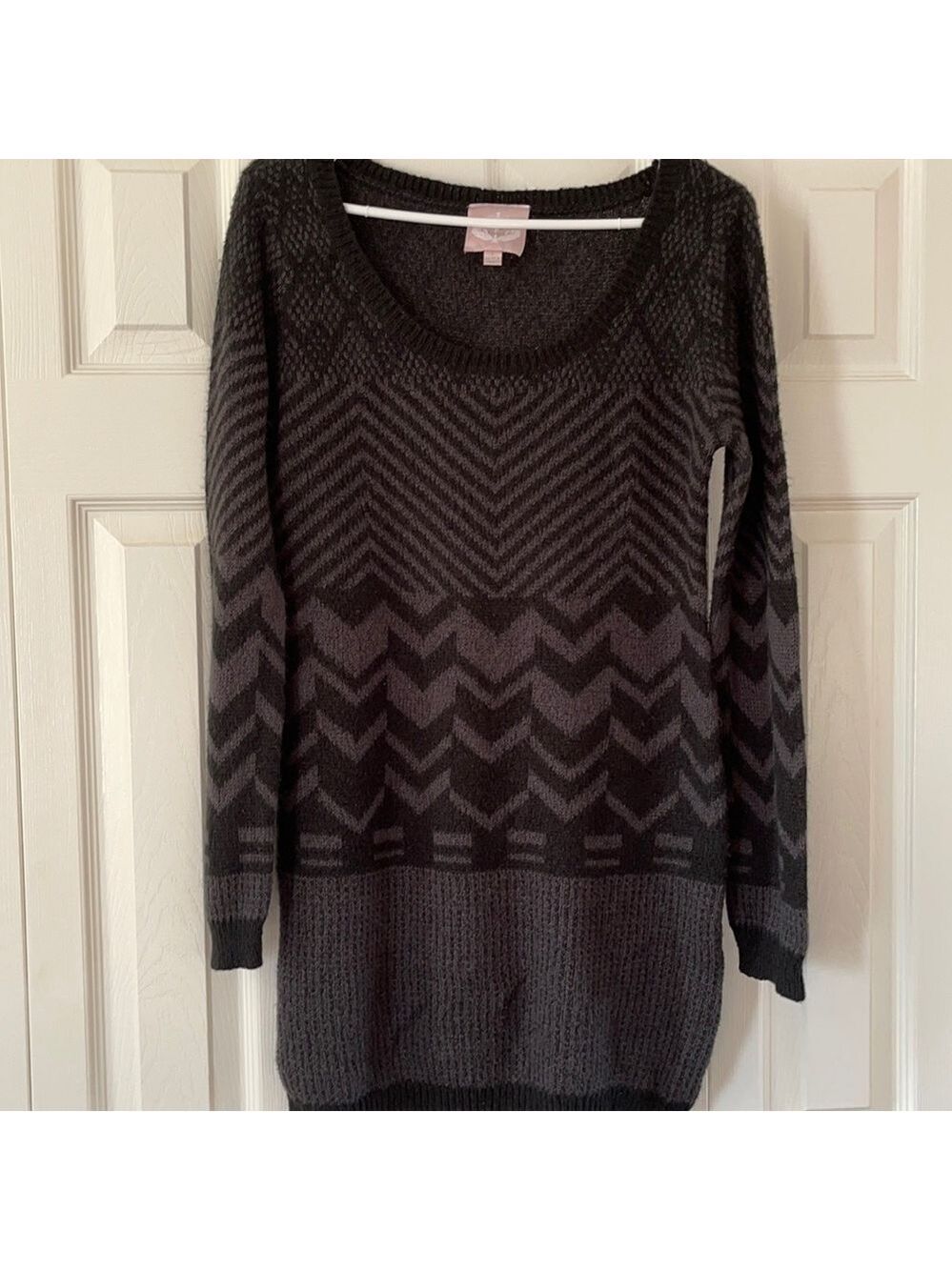 Romeo & Juliet Couture sweater size L🔥🔥